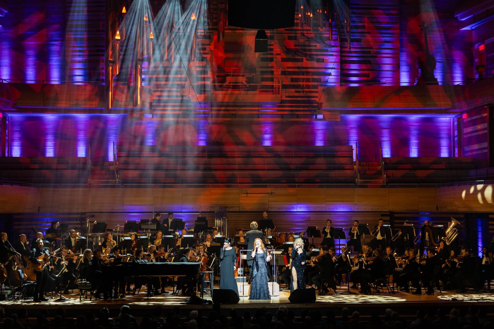 L'OSM interprétait les arrangements de Benoit Groulx pour le spectacle Dire combien je t'aime...Pour une dernière histoire d'un soir hier soir et de nouveau ce soir à la Maison symphonique (Photo : Gabriel Fournier)