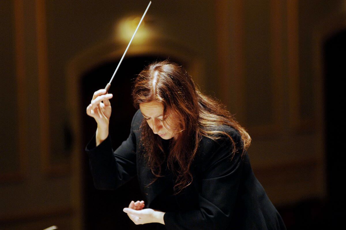 La cheffe d'orchestre d'origine australienne Simone Young sera la première femme à diriger le Ring de Wagner au Festival de Bayreuth à l'été 2024. (Photo : courtoisie site web de l'artiste)