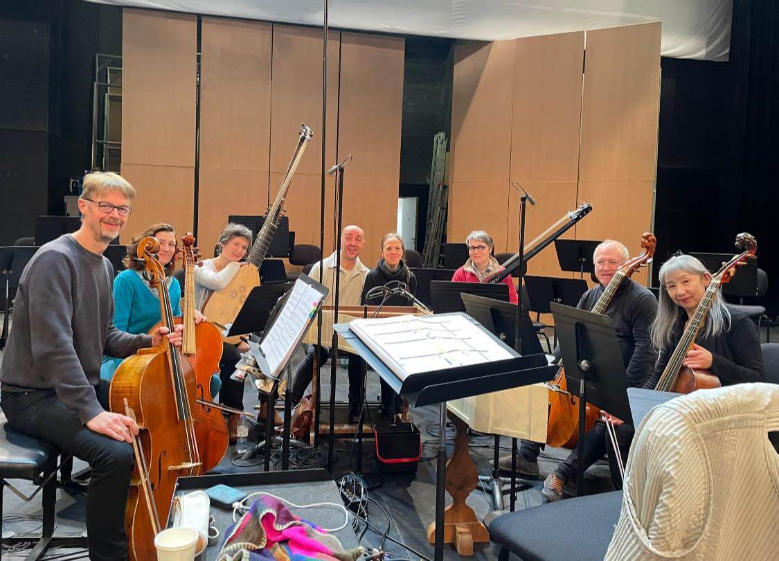 Le continuo de luxe du Concert spirituel. On aperçoit Dorothéa Ventura au centre, à gauche du chef Hervé Niquet. (Photo : page Facebook de l'artiste)