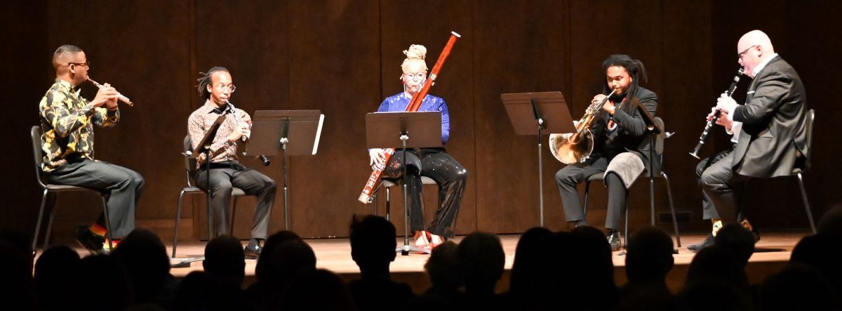 Imani Winds (de g. à d. : Brandon Patrick George, Mekhi Gladden, Monica Ellis, Kevin Newton, Mark Dover) (Photo : Claudine Jacques)
