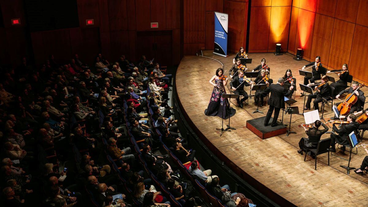 La violoniste Tara-Louise Montour dans le Concerto pour violon Phoenix de Louis Babin avec l'OCM et Jacques Lacombe. (Photo : Tam Lan Truong)
