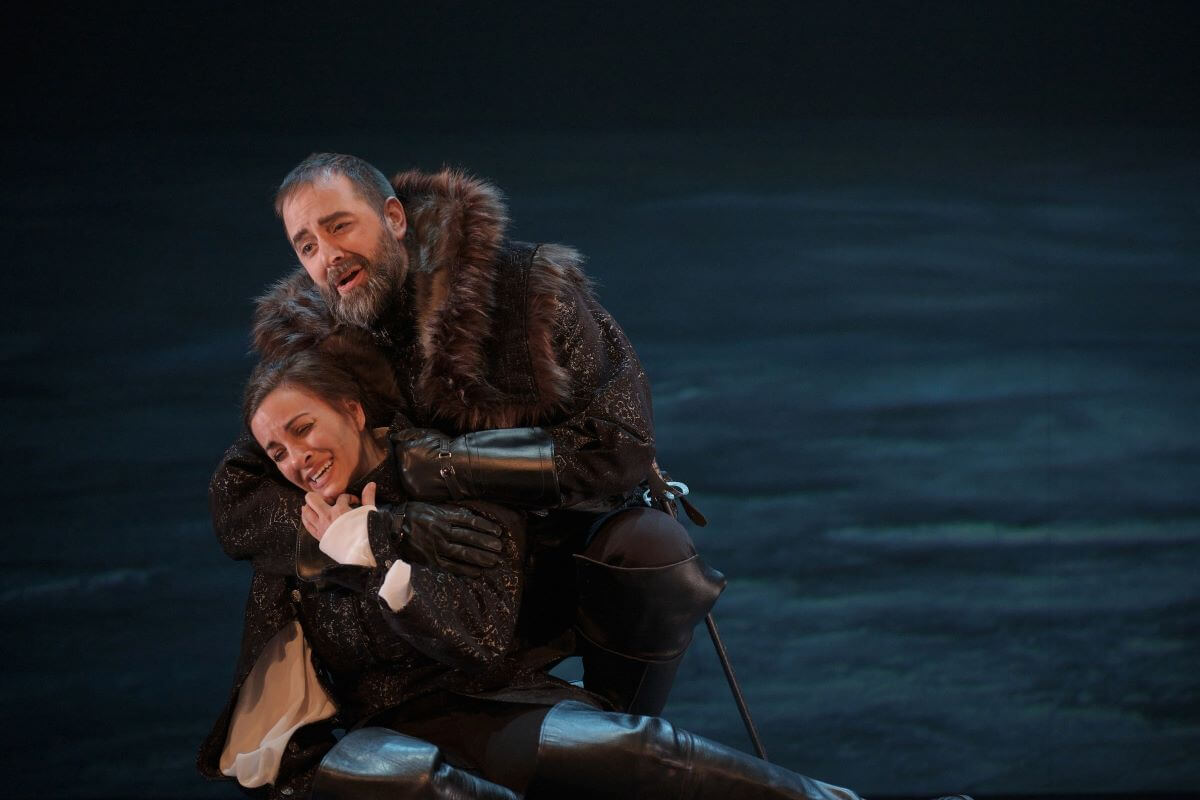Joyce El-Khoury (Christine) et Étienne Dupuis (Karl Gustav) (Photo : Vivien Gaumand)