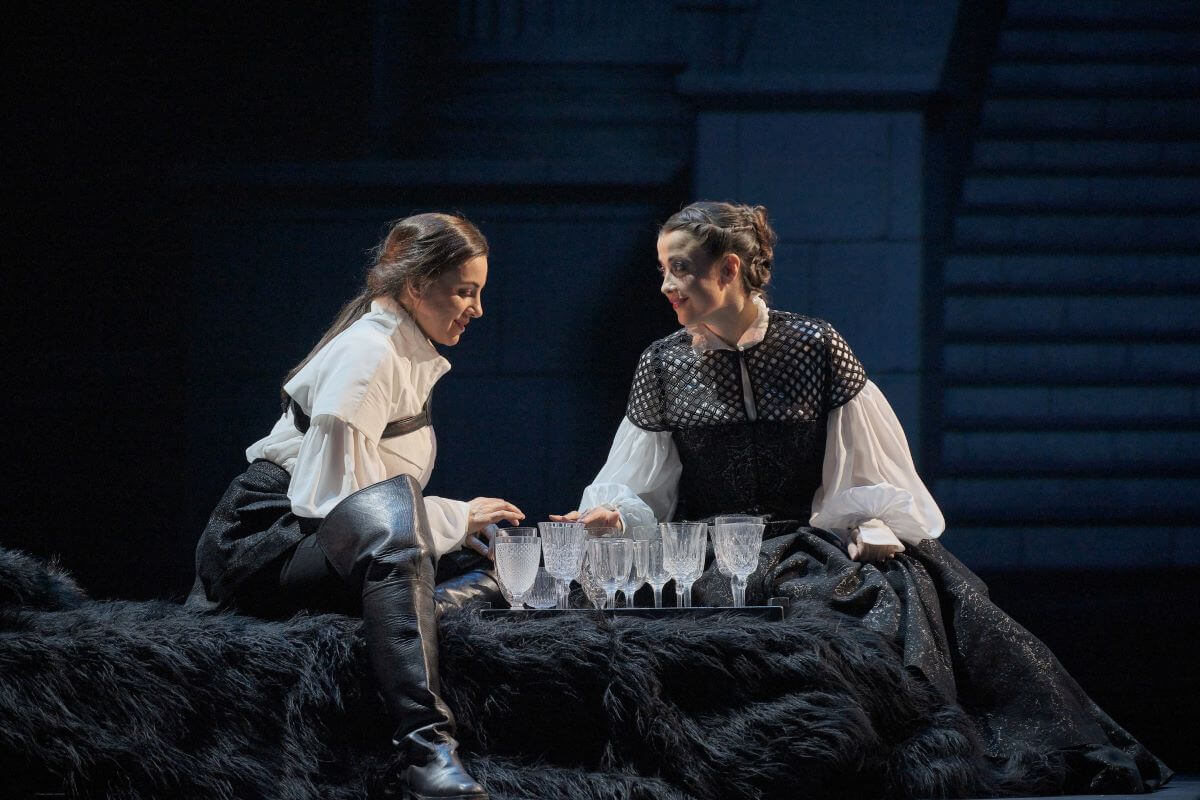 Joyce El-Khoury (Christine) et Pascale Spinney (Ebba) (Photo : Vivien Gaumand)