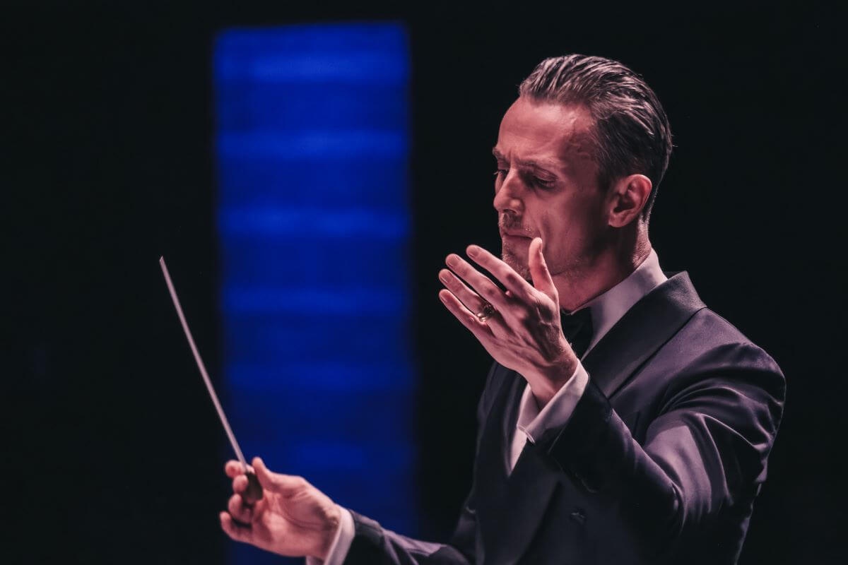 Alexander Shelley était à la tête des orchestres combinés de l'OSQ et du CNA au Grand Théâtre de Québec. (Photo : Greggory Clark)