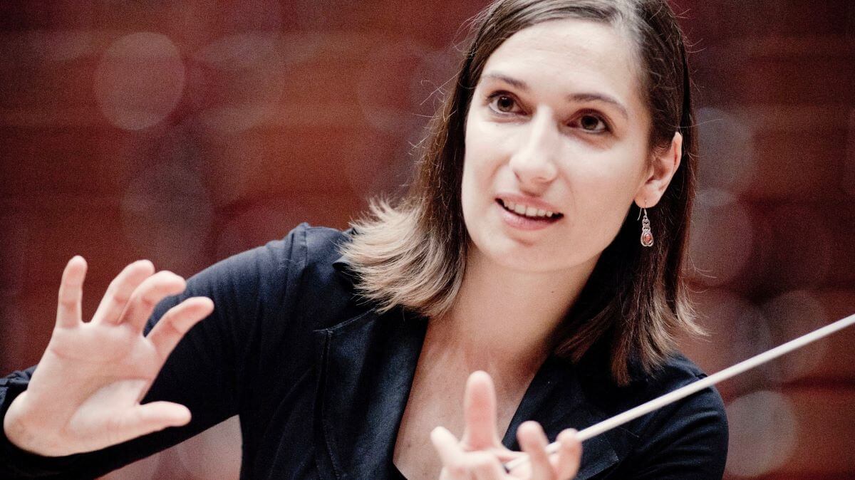 La cheffe Ariane Matiakh sera à la tête de l'Orchestre Métropolitain pour quatre concerts cette semaine. (Photo : site web de l'artiste)