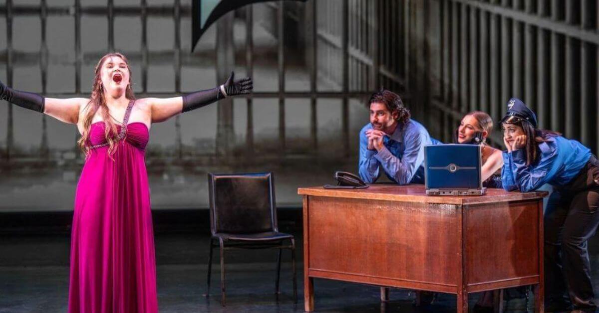Une scène tirée d'une production de Die Fledermaus du Toronto City Opera (Photo : Dahlia Katz)
