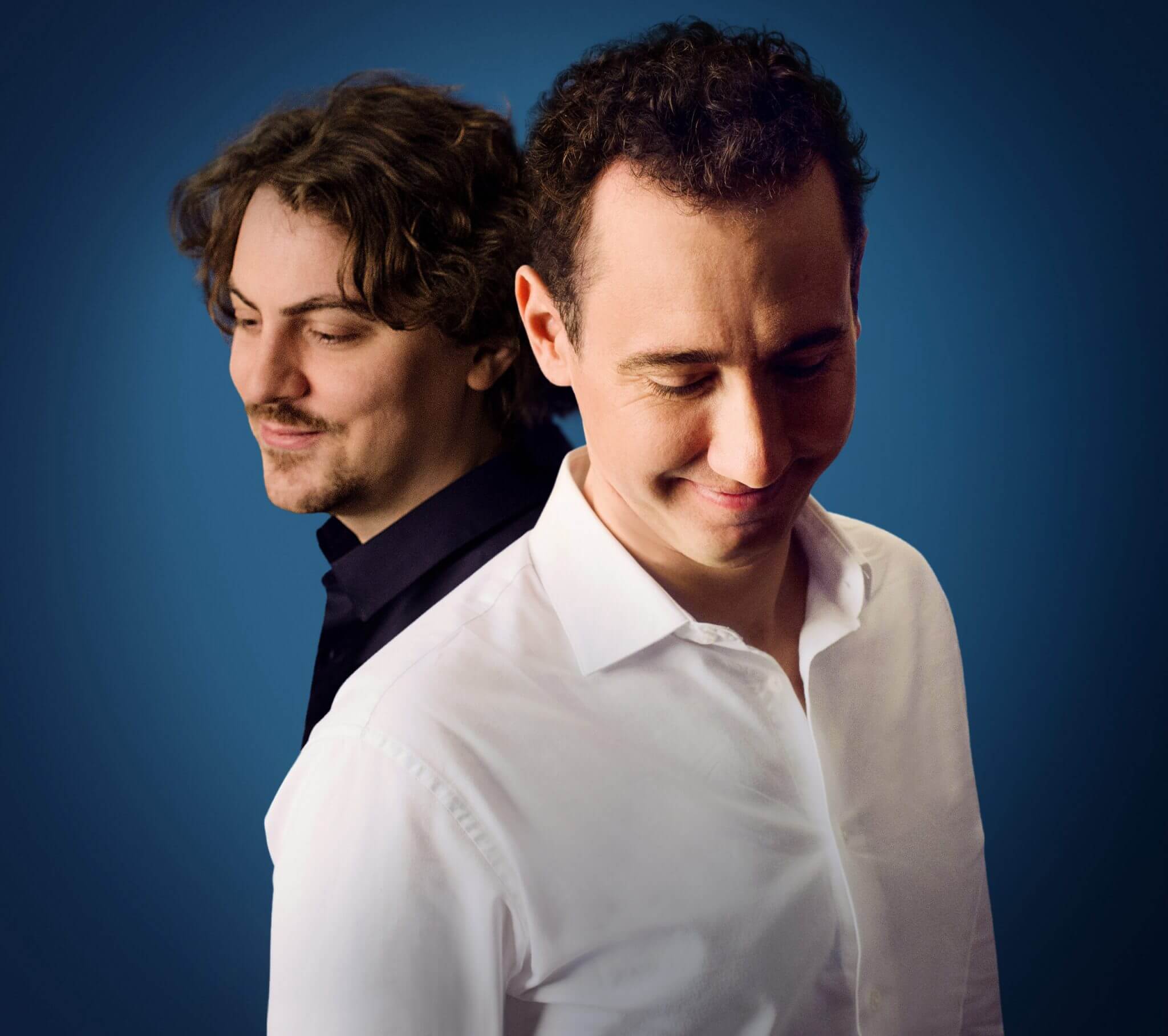 Le ténor Cyrille Dubois et le pianiste Tristan Raës présentent un programme de mélodie française autour de Fauré. (Photo : Jean-Baptiste Millot)