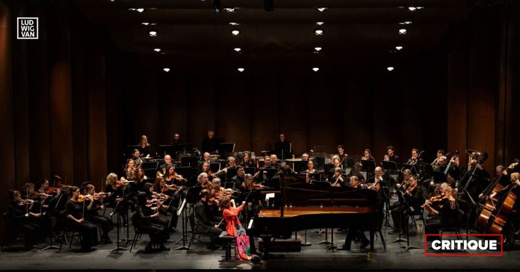 L'OSL dirigé par Naomi Woo avec la soliste Lorraine Desmarais. (Photo : Annie Diotte)