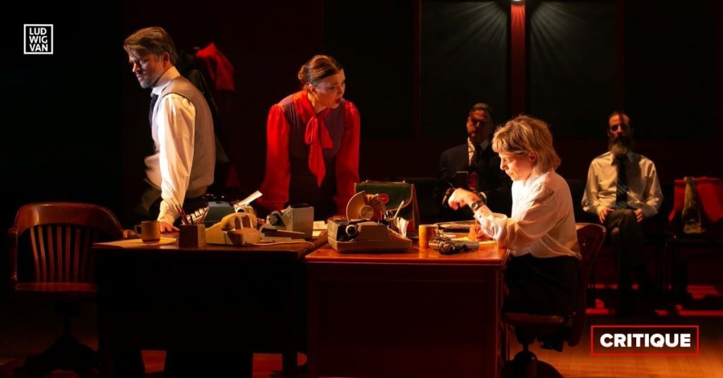 Pierre Rancourt (Sylvain Leclair), Jacqueline Woodley (irina Kotova), Marie-Annick Béliveau (Mary Vance); en arrière-plan : David Menzies (Jim) et Clayton Kennedy (rôles divers). (Photo : Pierre-Étienne Bergeron)