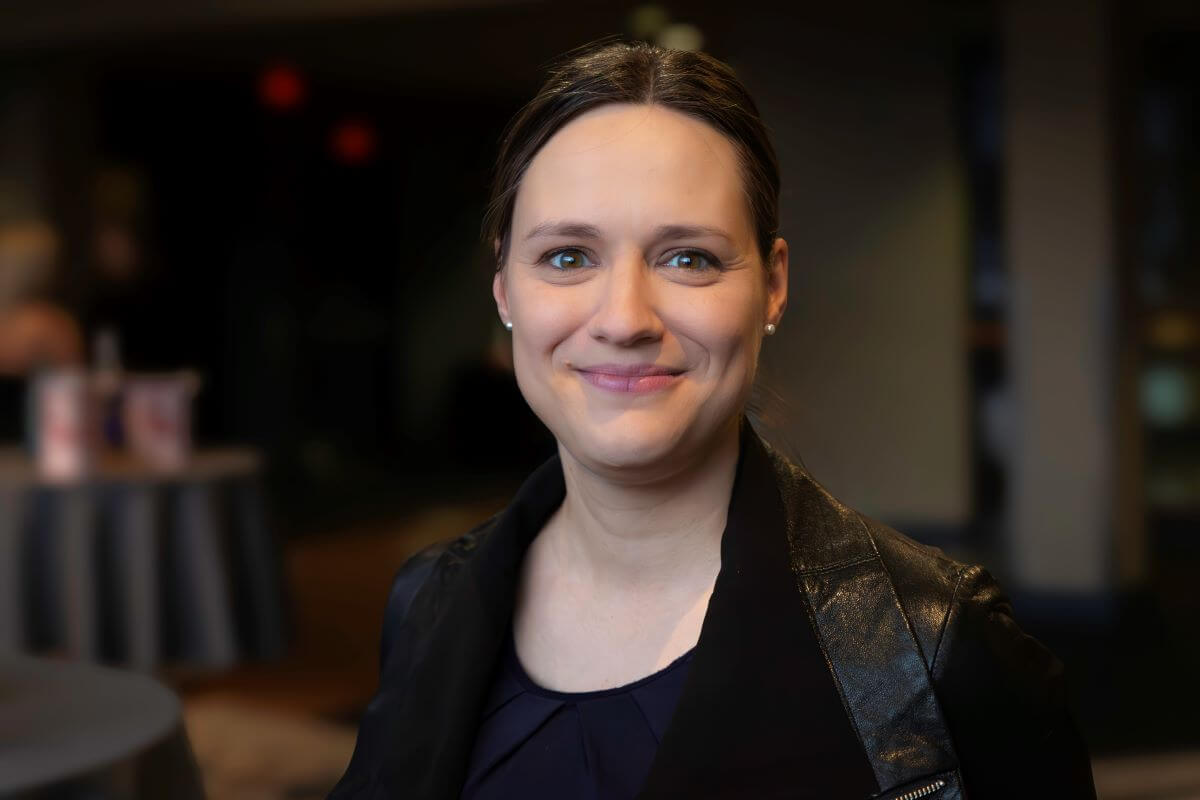 La cheffe Dina Gilbert, qui a pu assister à l'avant-première malgré son accouchement imminent. (Photo : Benoît Guérin)