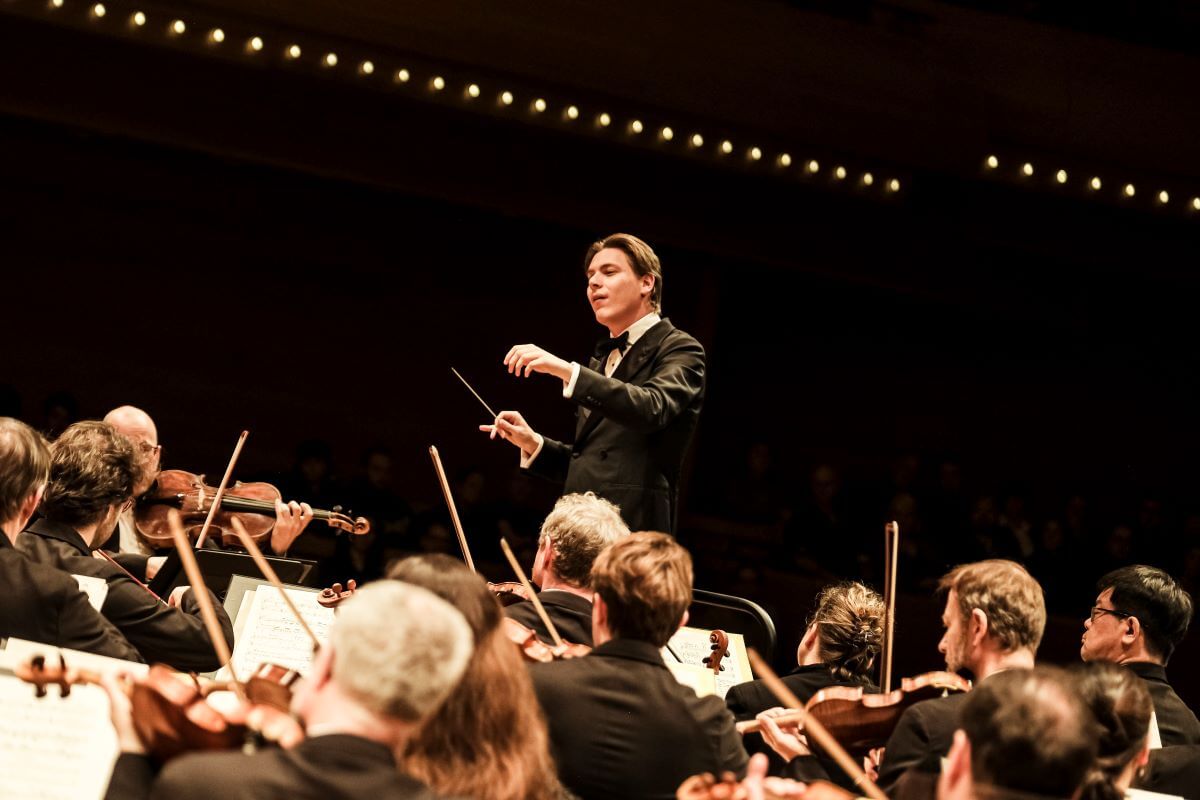 Klaus Mäkelä dirigeant l'Orchestre de Paris à la Maison symphonique le 19 mars dernier. (Photo : Mathias Benguigui)