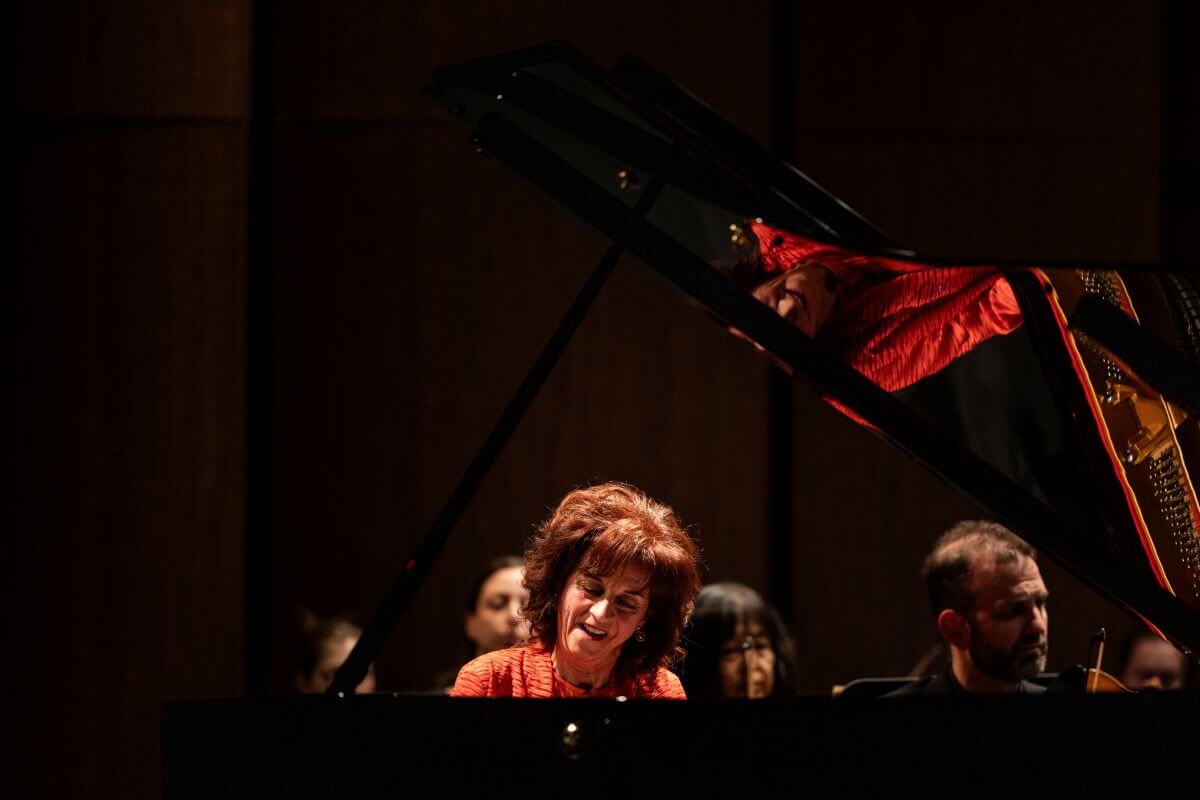 Lorraine Desmarais au piano. (Photo : Annie Diotte)