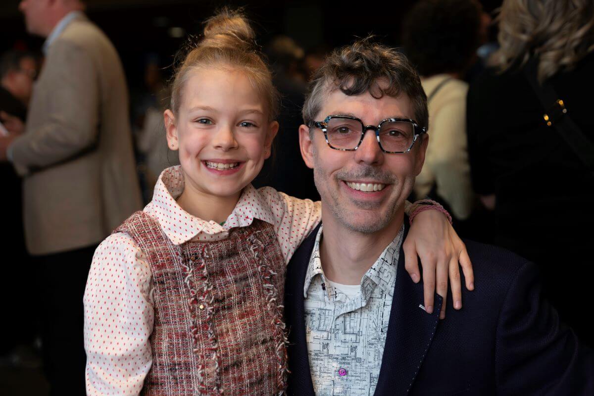 Le réalisateur Benoit Giguère, en compagnie de sa fille Mathilde. (Photo : Benoît Guérin)