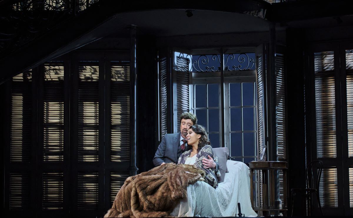 Antoine Bélanger et Talise Trevigne dans La Traviata à l'Opéra de Montréal. (Photo : Vivien Gaumand)
