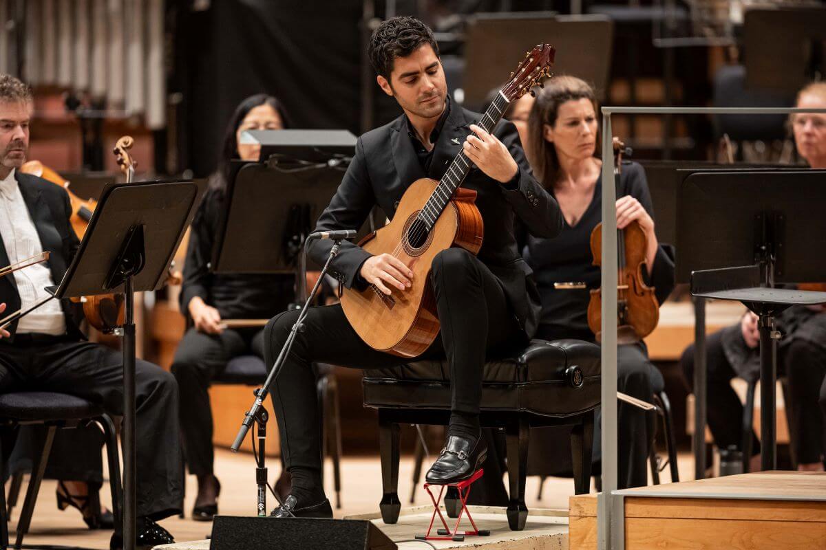 Milos en solo avec l'OSM le 17 aoout 2024 à la Maison symphonique. (Photo : Antoine Saito)