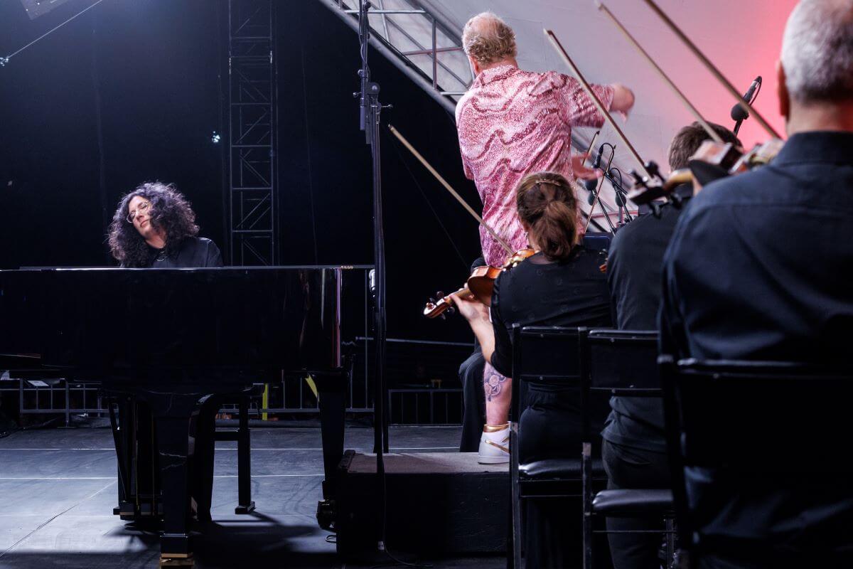 Alexandra Stréliski a interprété deux de ses pièces avec l'OM et Yannick Nézet-Séguin. (Photo : Denis Germain)