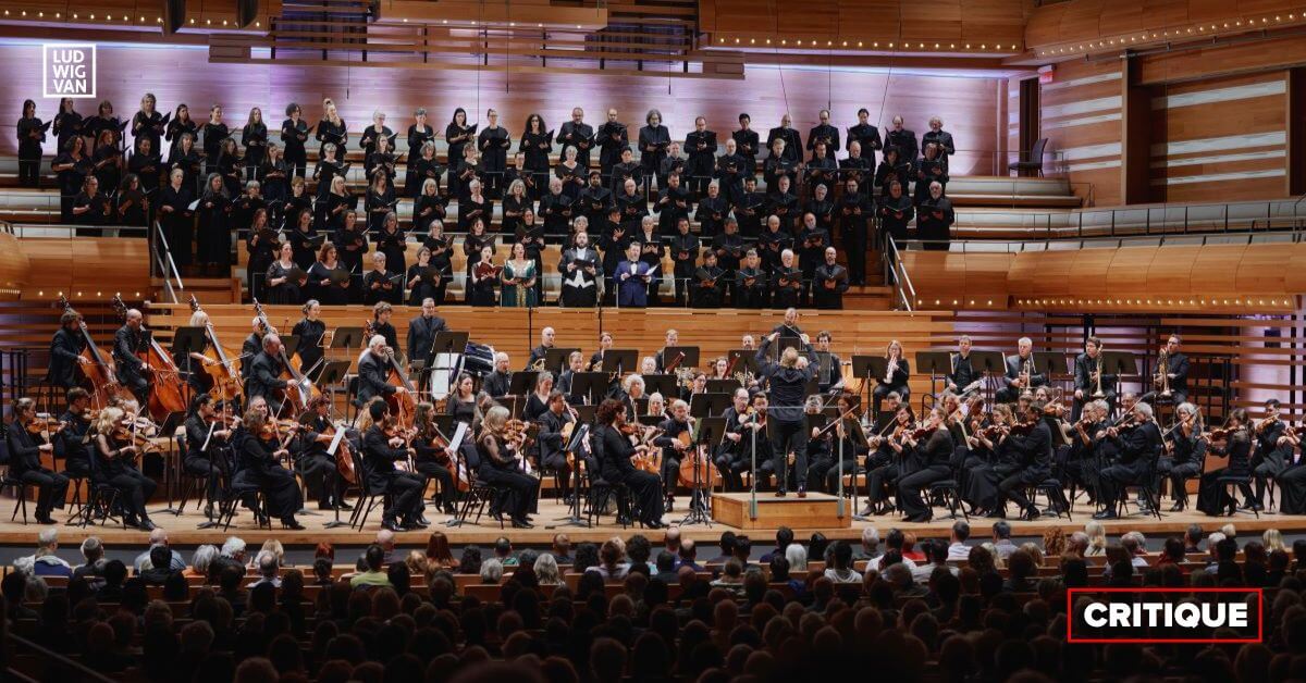 Yannick Nézet-Séguin dirigeant les solistes Ying Fang, Rihab Chaieb, Matthew Cairns et Joshua Hopkins, le Chœur et l'Orchestre Métropolitain dans la Neuvième symphonie de Beethoven le 20 octobre 2024. (Photo : François Goupil)