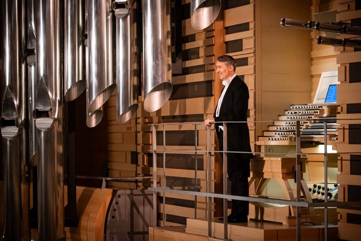 Olivier Latry à l'orgue Pierre-Béique de la Maison symphonique. (Photo : Antoine Saito)
