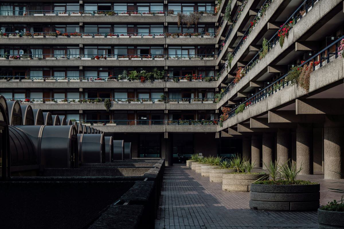 Le complexe Barbican est un exemple d'architecture brutaliste. (Photo : Andreas Karamalikis sur Unsplash)