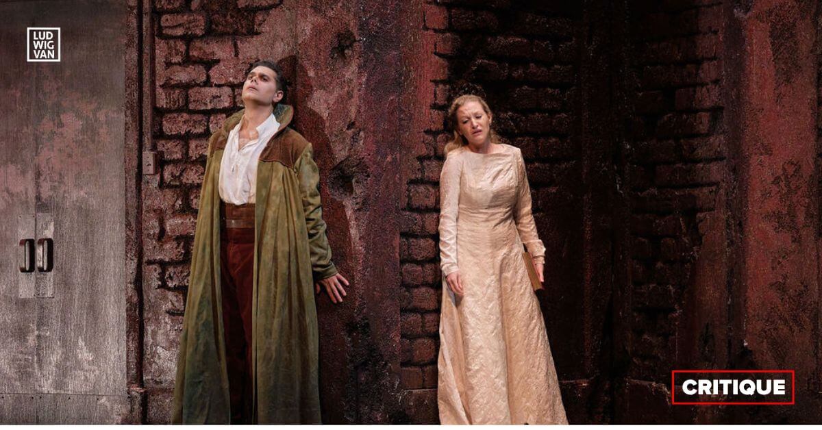 Elliot Madore (Hamlet) et Sarah Dufresne (Ophélie). (Photo : Vivien Gaumand)Elliot Madore (Hamlet) et Sarah Dufresne (Ophélie). (Photo : Vivien Gaumand)