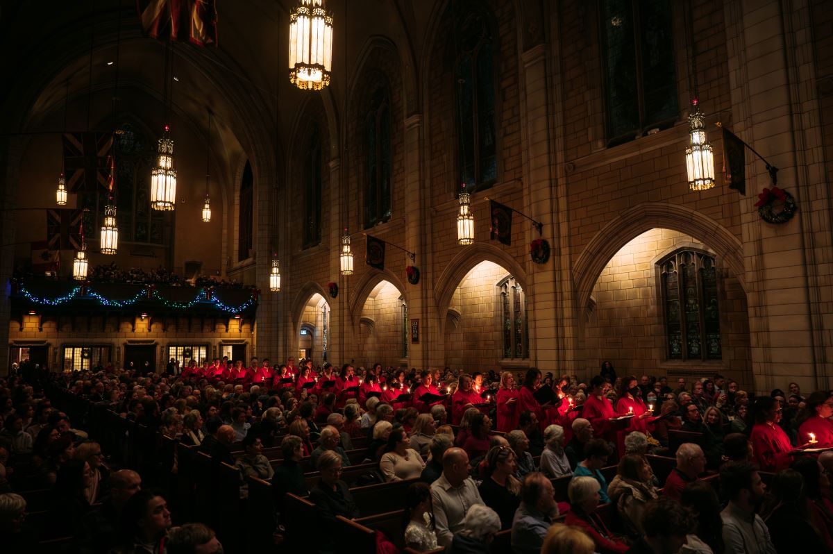 Le Chœur de St. Andrew and St. Paul poursuit sa tradition avec les Cantiques aux chandelles. (Photo: Tam Photography)