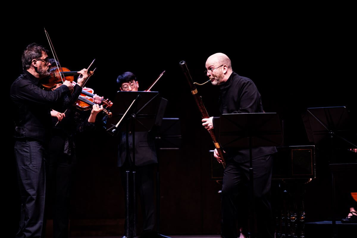 Pablo Valetti et Mathieu Lussier en grande communication dans le Concerto pour basson de Fasch. (Photo : Annie Éthier)