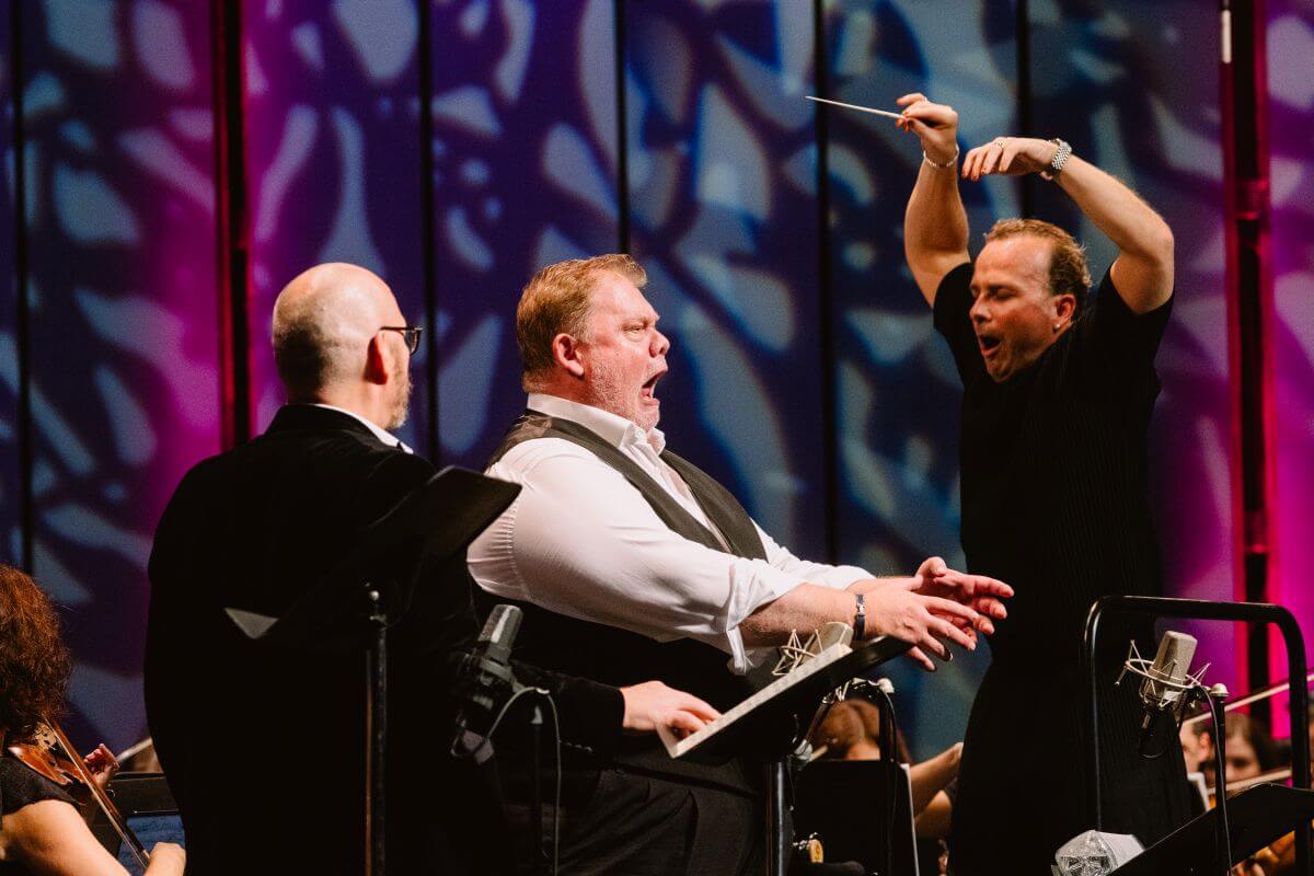 Christopher Maltman (de dos), Stuart Skelton et Yannick Nézet-Séguin (Photo : Gabriel Fournier)