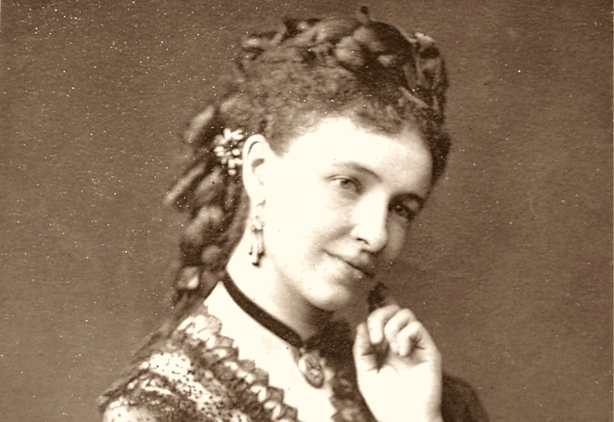 Dame Marie Louise Cecilie Emma Albani (Photo : Carte de Visite Woodburytype - Print, domaine public, via Wikimedia Commons)