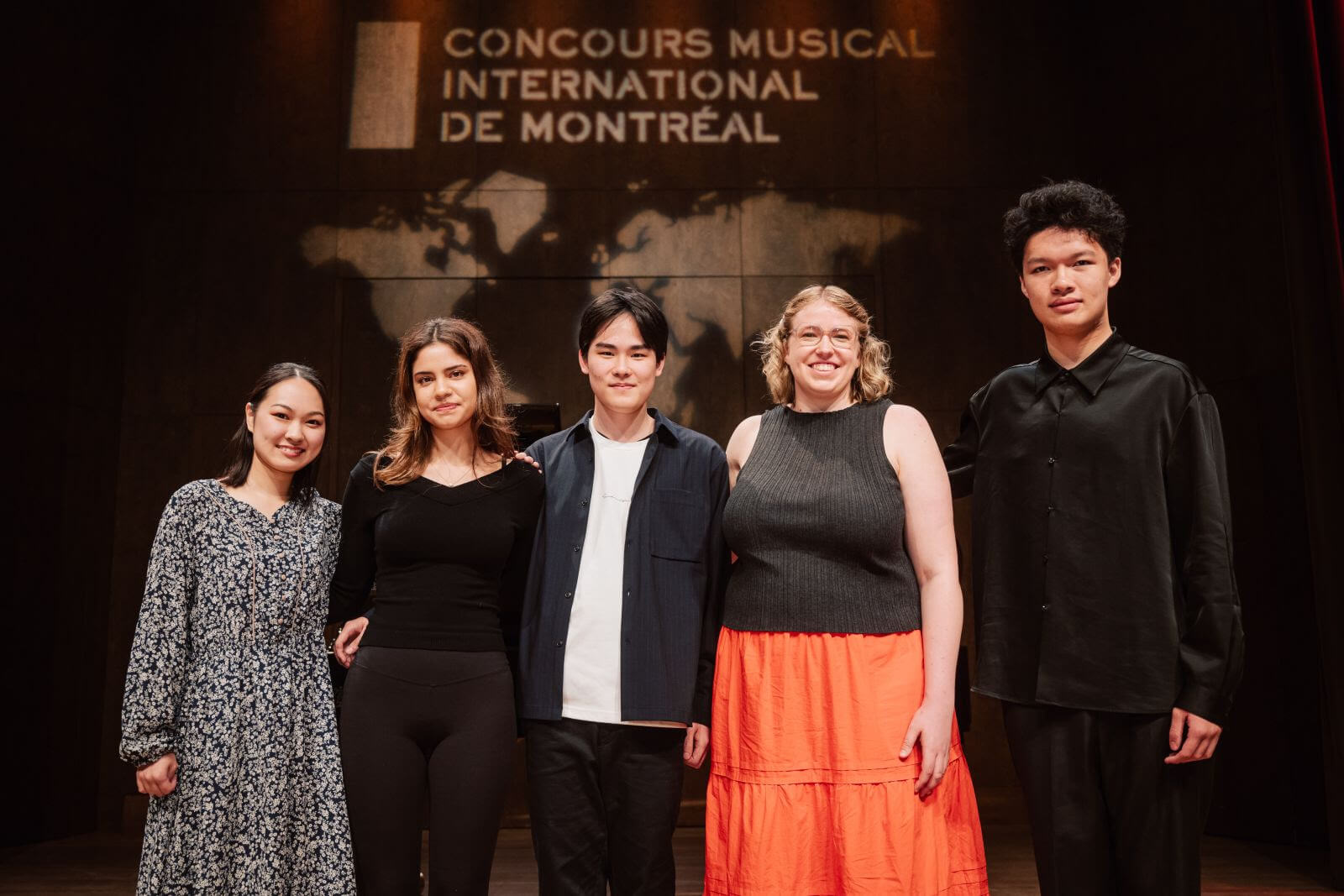 Les finalistes du CMIM Violon 2026 : Sara Watanabe, Bade Dastan, Koshiro Takeuchi, Laurel Gagnon et Aozhe Zhang. (Photo : Tam Photography)