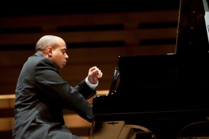Stewart Goodyear in Koerner Hall (Photo: Lisa Sakulensky)
