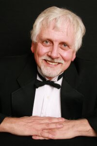 Canadian voice veteran and artist manager Robert Missen chats about a unique vocal tour across southern-Ontario with some of Toronto's legacy singers, including tenor Ben Heppner, soprano Rebecca Caine, mezzo Jean Stilwell, and bass Gary Relyea.