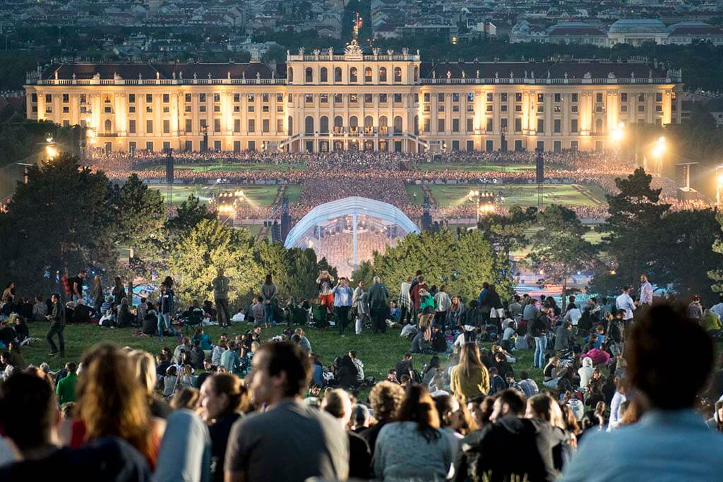 Summer Night Concert Schönbrunn 2016 (Photo: Leonhard Konitsch/Flickr)