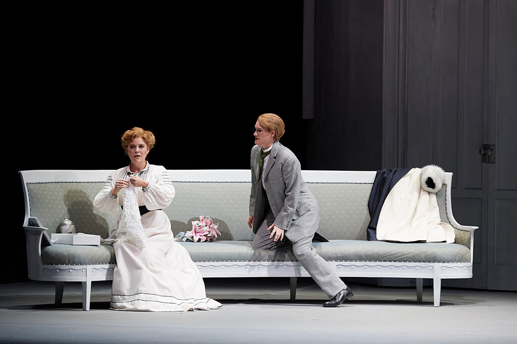 (l-r) Erin Wall as Arabella and Jane Archibald as Zdenka in the Canadian Opera Company’s new production of Arabella, 2017. (Photo: Michael Cooper)