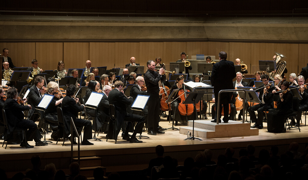 Toronto Symphony Orchestra with John Storgårds (conductor) and Andrew McCandless (soloist) (Photo: Jag Gundu)