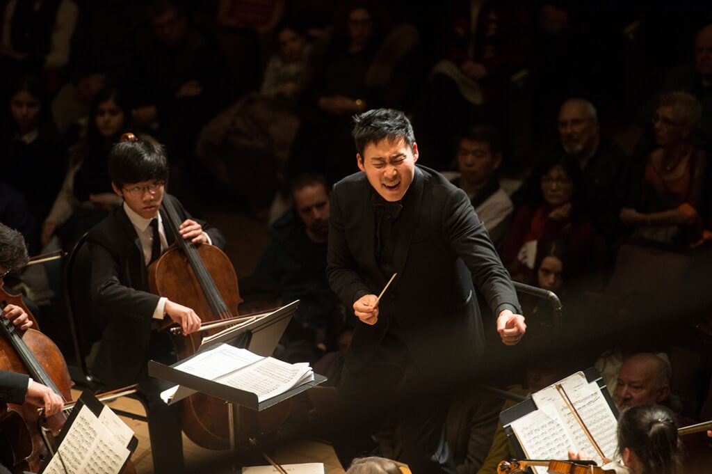 Earl Lee conducts the Toronto Symphony Youth Orchestra (Photo: Jag Gundu)