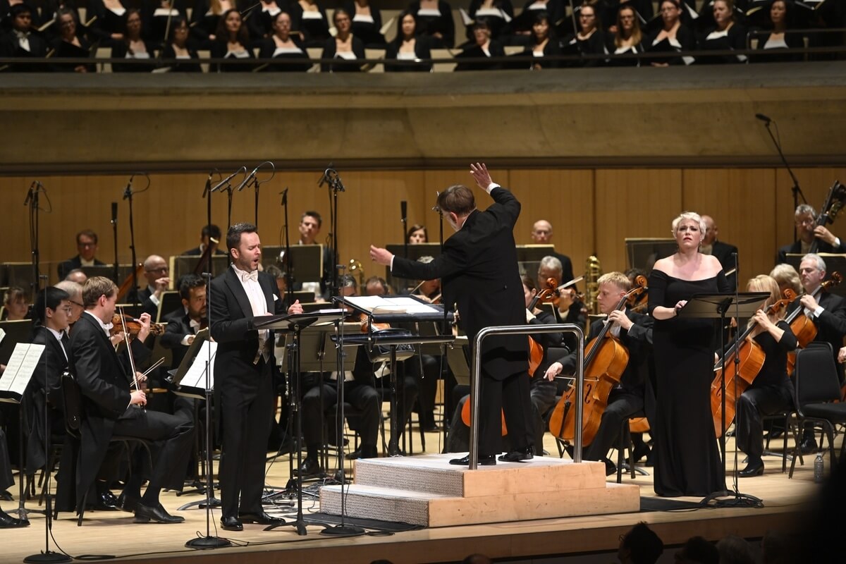 Sir Andrew Davis conducting the TSO, singers and Toronto Mendelssohn Choir in Thaïs Grand Opera in Concert