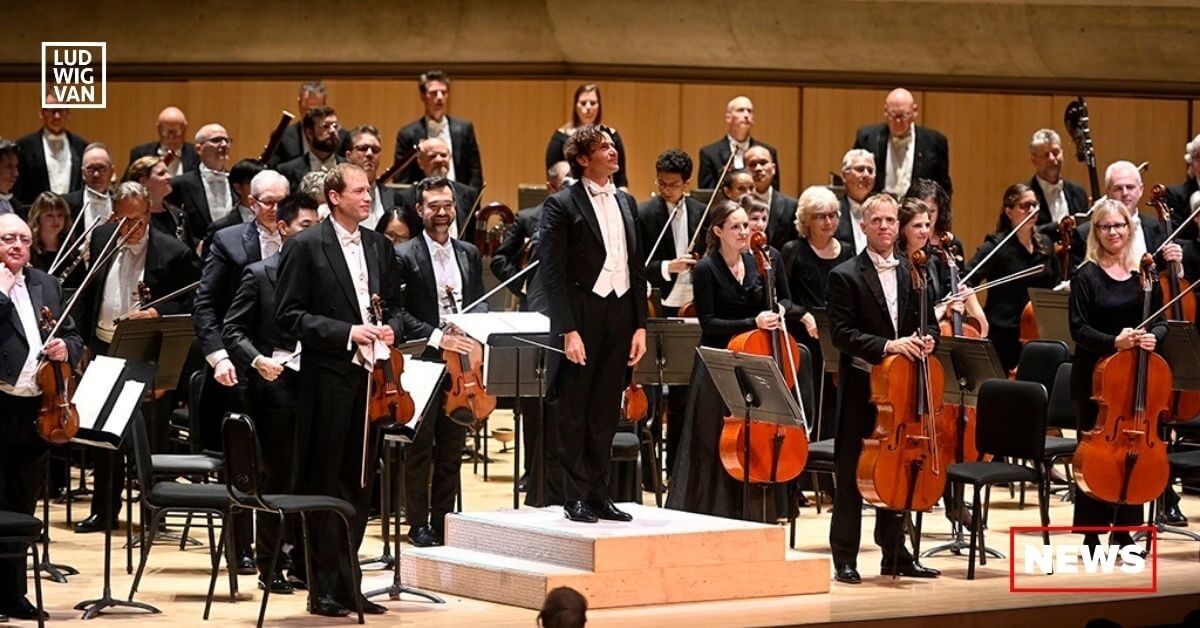 Gustavo Gimeno and the Toronto Symphony Orchestra (Photo courtesy of the TSO)