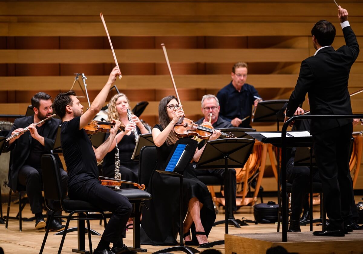 Nicolas Ellis conducts the TSM Festival Orchestra (Photo: Lucky Tang)