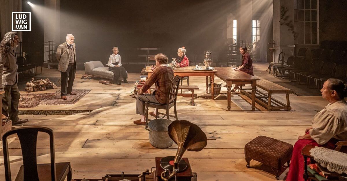 Crow's Theatre 'Uncle Vanya' (Photo courtesy of Crow's Theatre)