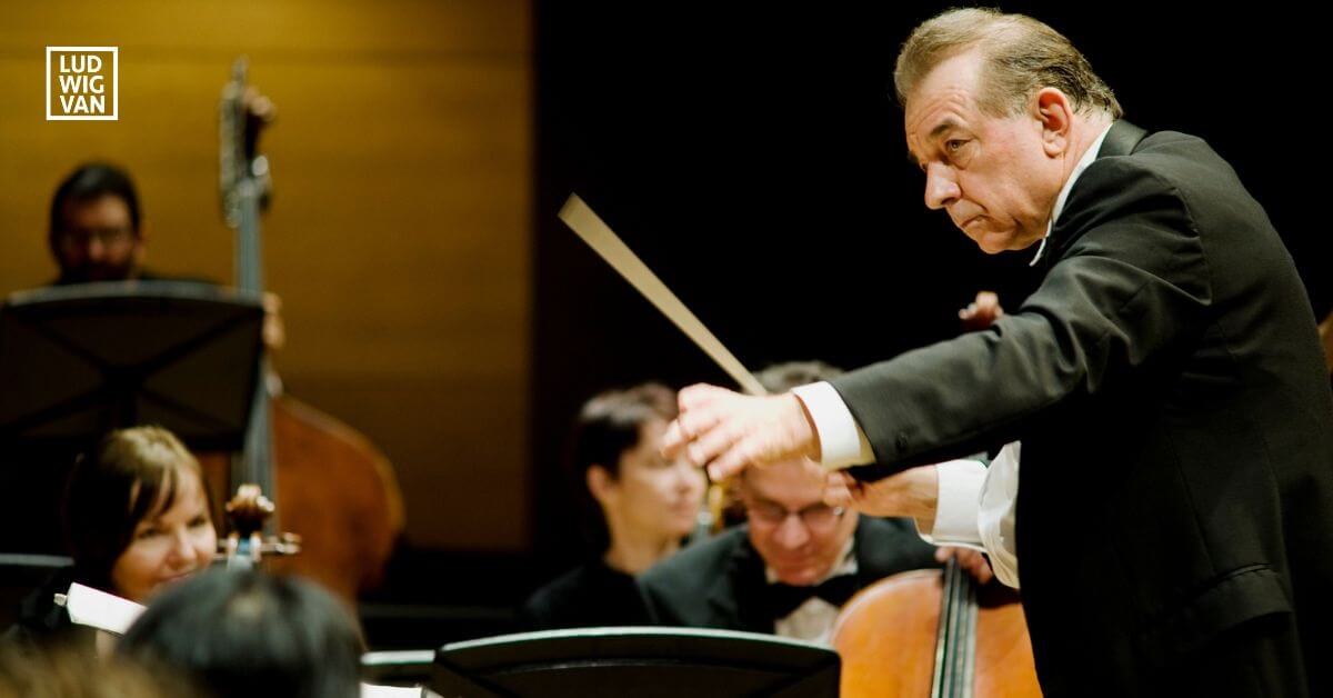 * Conductor & Music Director Alex Pauk (Photo: Bo Huang)