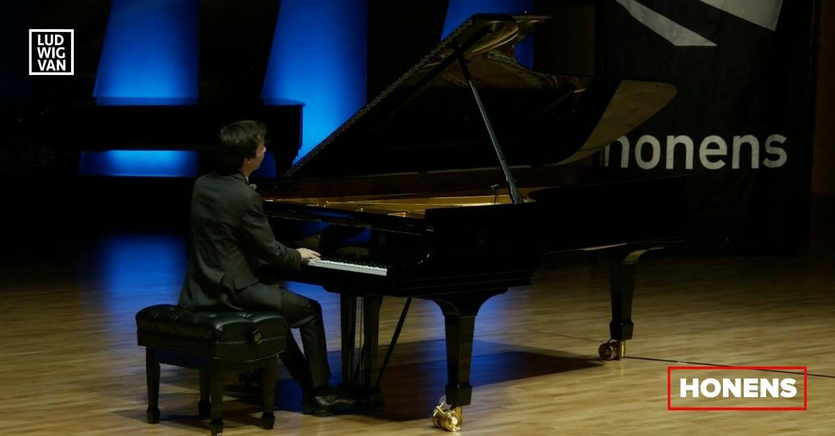 Ádám Balogh performs at the 10th Honens International Piano Competition (Photo: Honens)