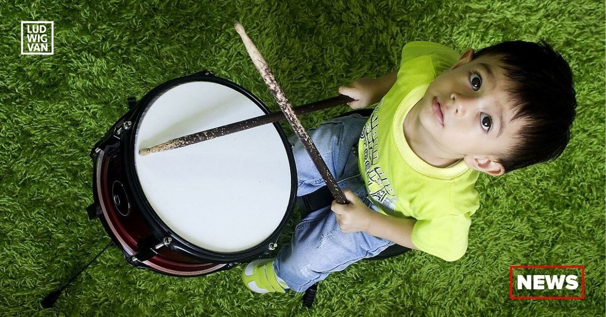 Image of little boy with drums by Daniel Ramirez (CC0C/Pixabay)