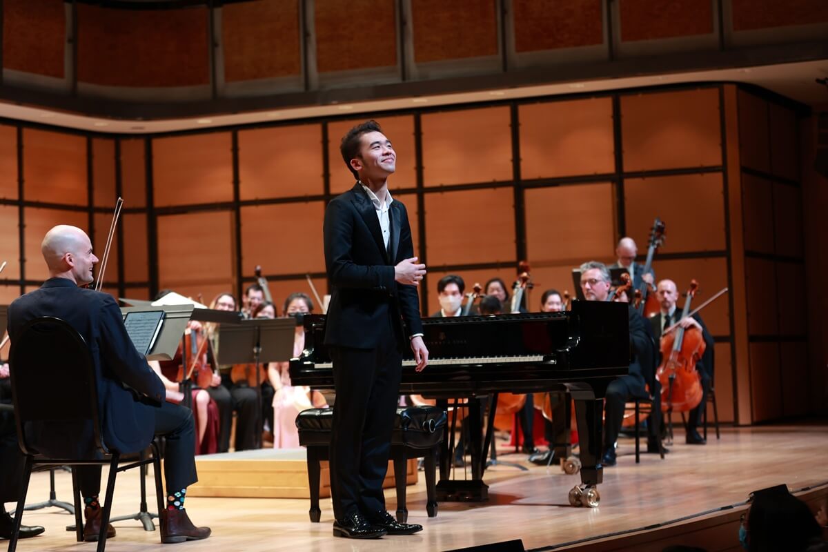 Chinese Canadian pianist JJ Jun Li Bui takes a bow (Photo: Dream Works Photography/Jay Wang)