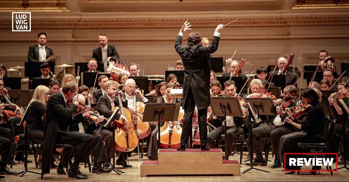 Gustavo Gimeno conducts the Toronto Symphony Orchestra at New York's Carnegie Hall (Photo: Nadia Quinn)