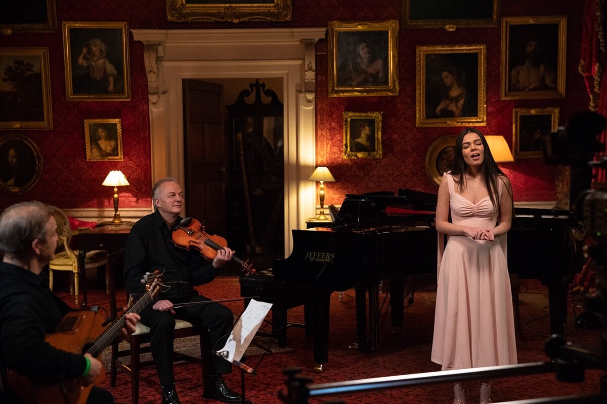 Odhrán Ó Casaide and Sibéal Ní Chasaide (Photo courtesy of the Canada Ireland Foundation)