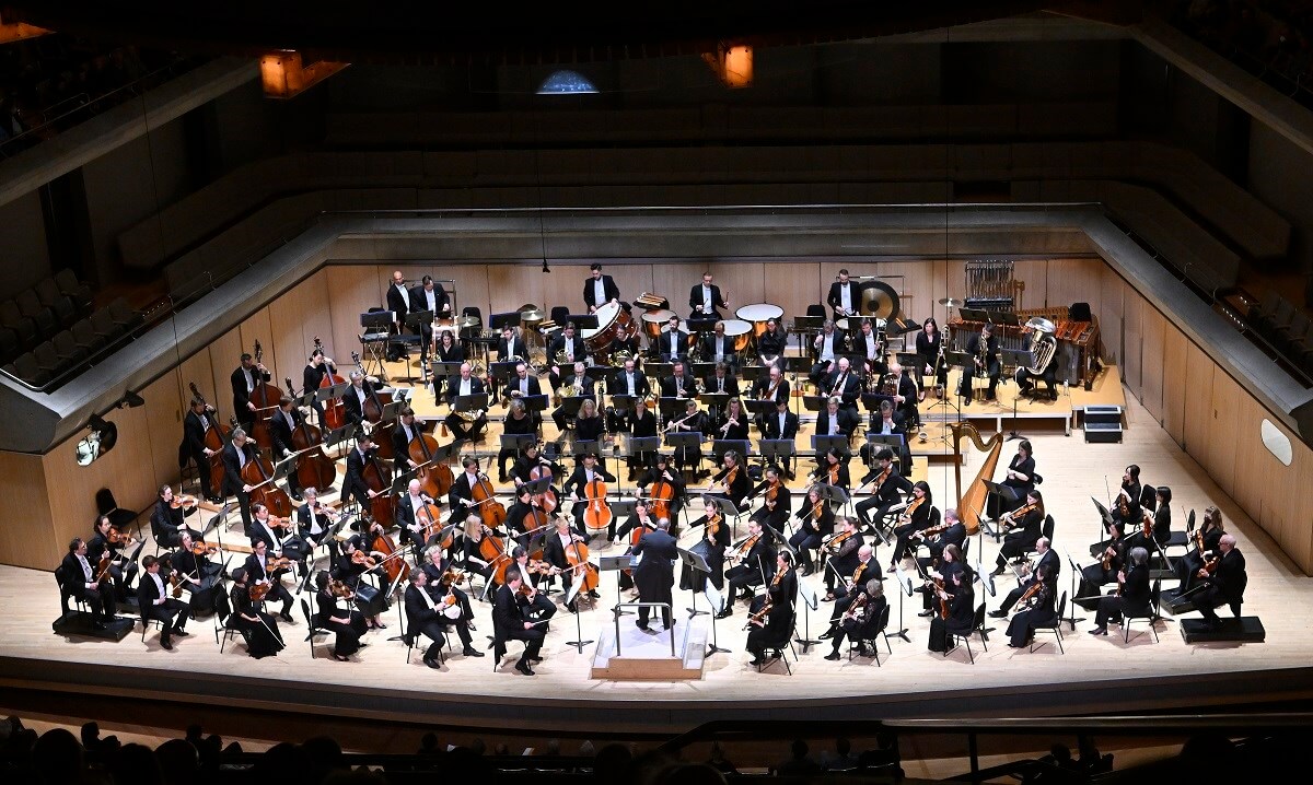 John Storgårds conducts the Toronto Symphony Orchestra (Photo: Jag Gundu)