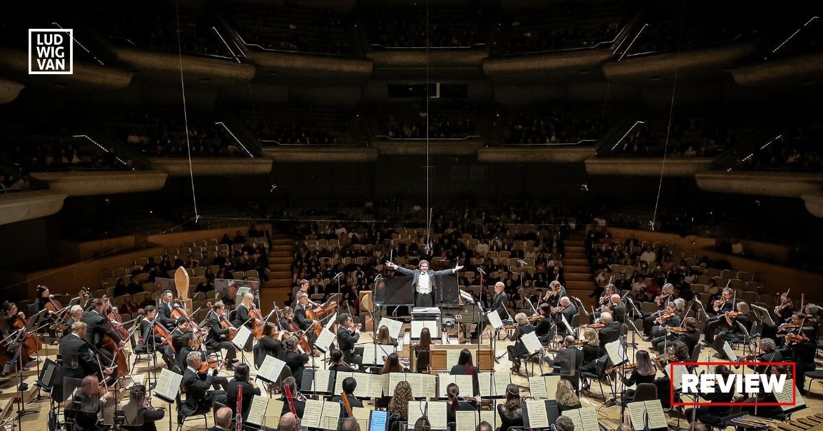 Gustavo Gimeno conducts the Toronto Symphony Orchestra (Photo: Allan Cabral)