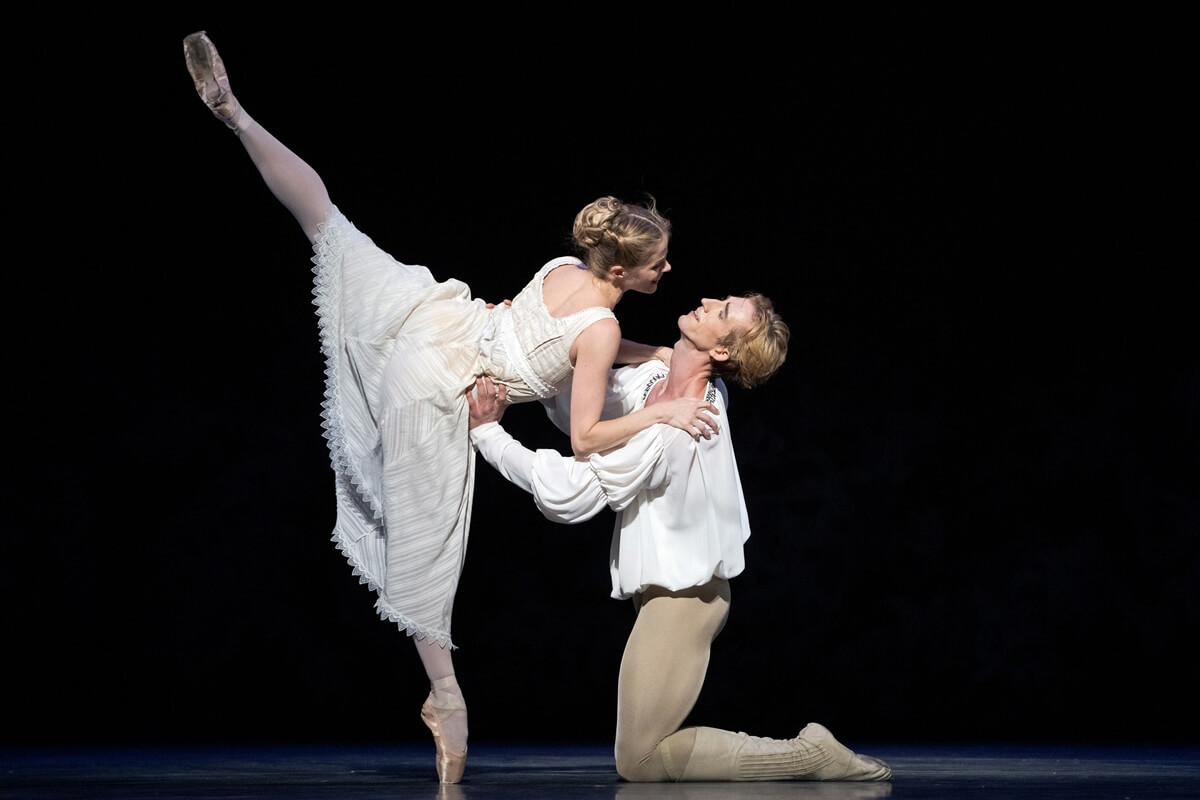 Heather Ogden and Ben Rudisin in Romeo and Juliet (Photo: Karolina Kuras)