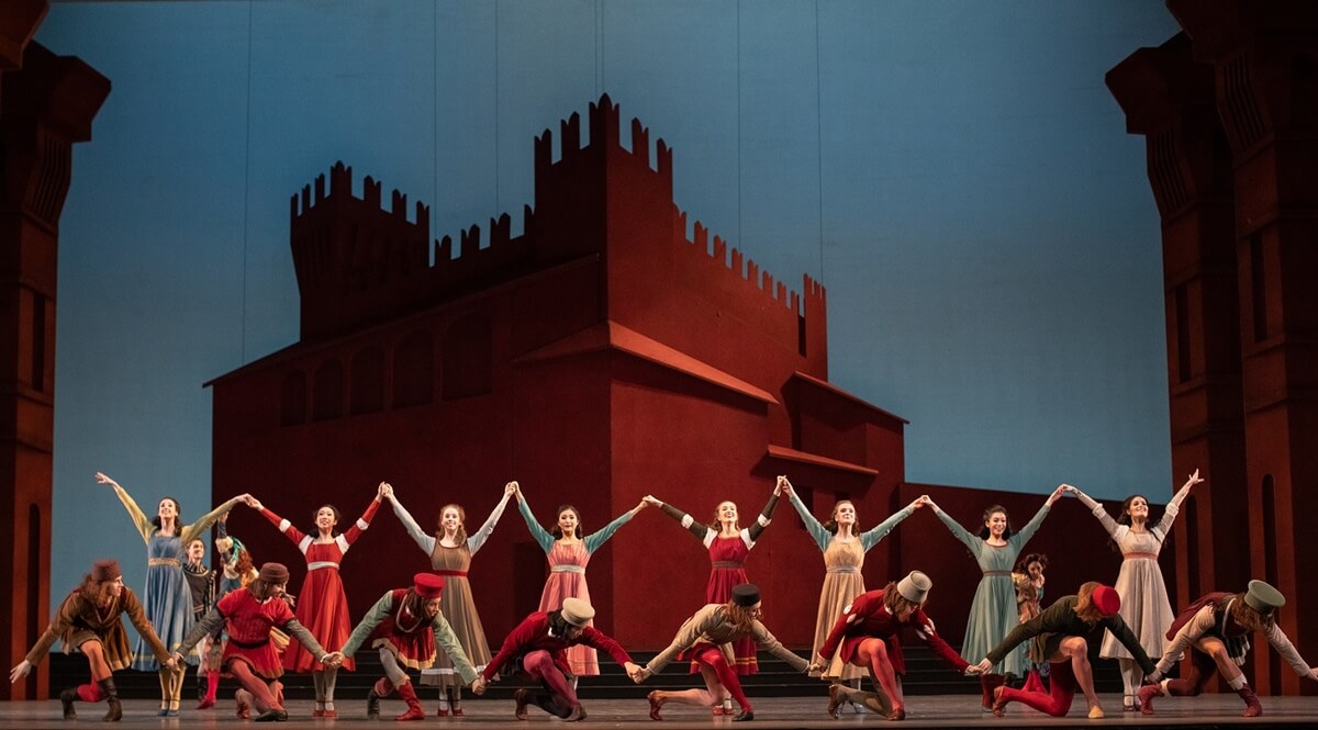 Artists of the Ballet in Romeo and Juliet (Photo: Karolina Kuras)