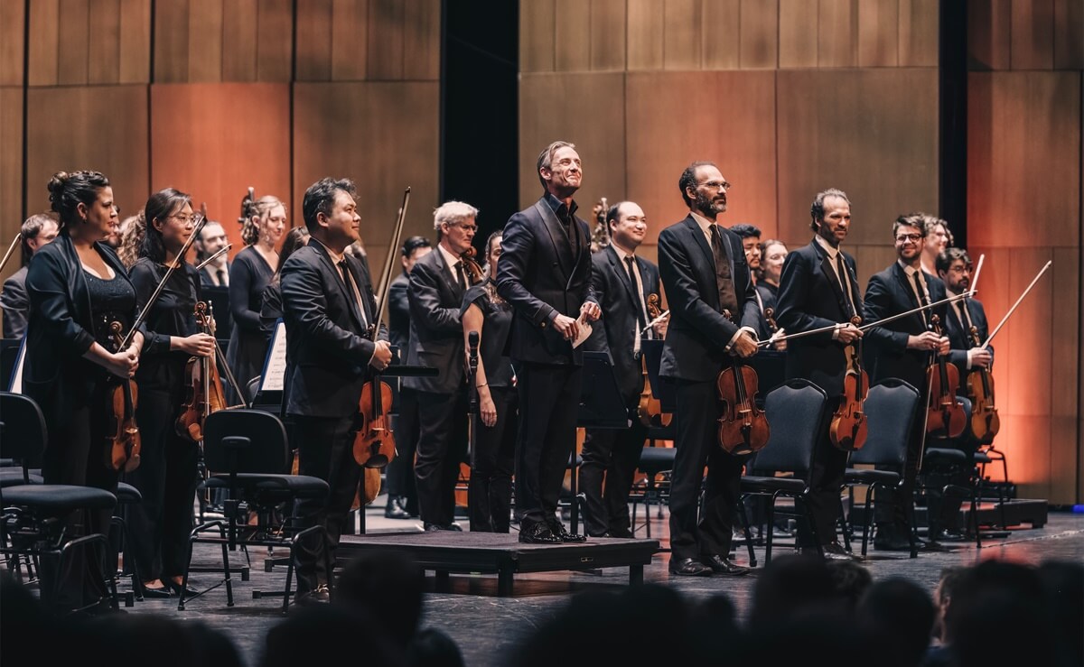 Maestro Alexander Shelley and NAC Orchestra (Photo: Curtis Perry)